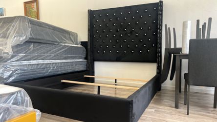 New 🛏️ Luxury Black Bed Frame – Modern, Elegant & On Sale Now ⭐️ Available In King & Queen ⭐️ $0 Down Finance Available