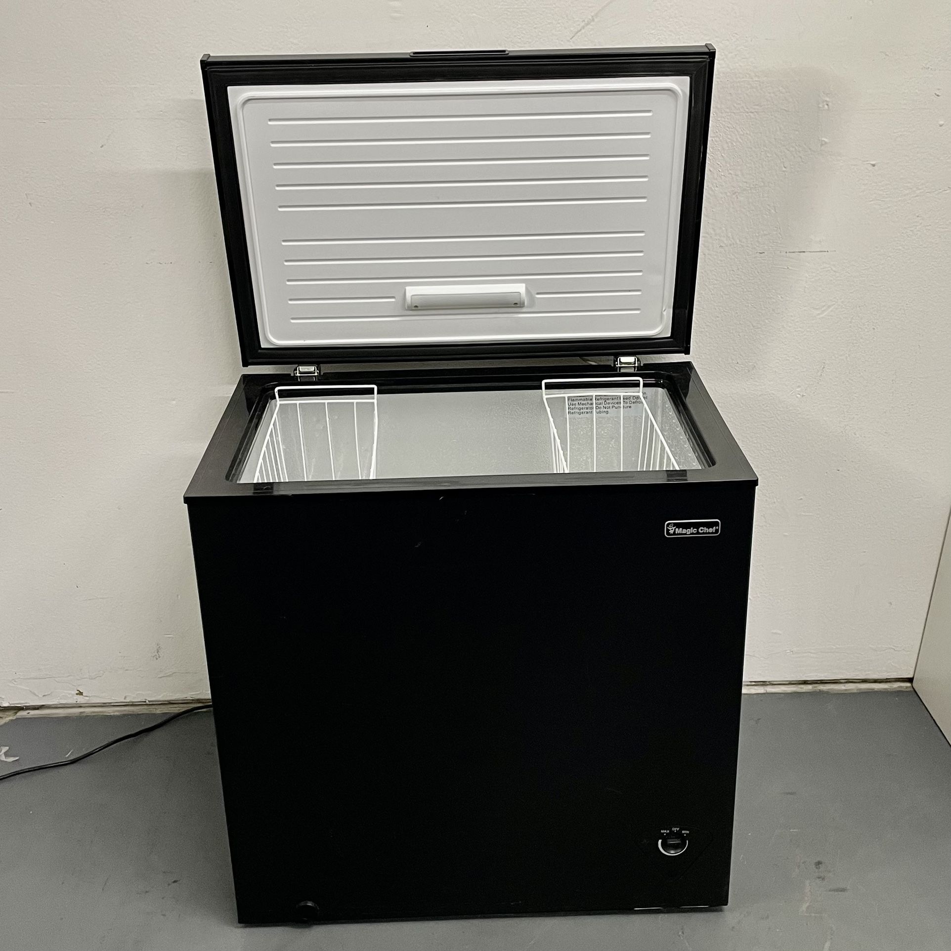 Magic Chef 7 cu ft Chest Freezer Black Works Great Very Quiet