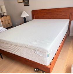 Queen memory foam mattress 1yr old