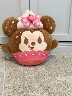 Disney Munchling strawberry cupcake Minnie Mouse