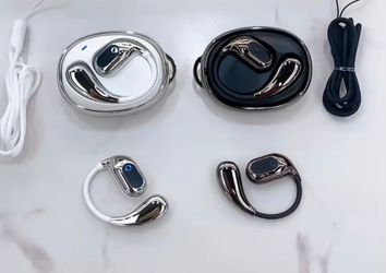 TWS Earphones with Translation feature for over 140 languages