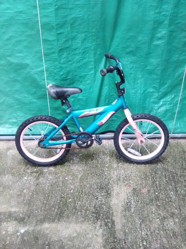 Hot Wheels: 16" Children's Bicycle.