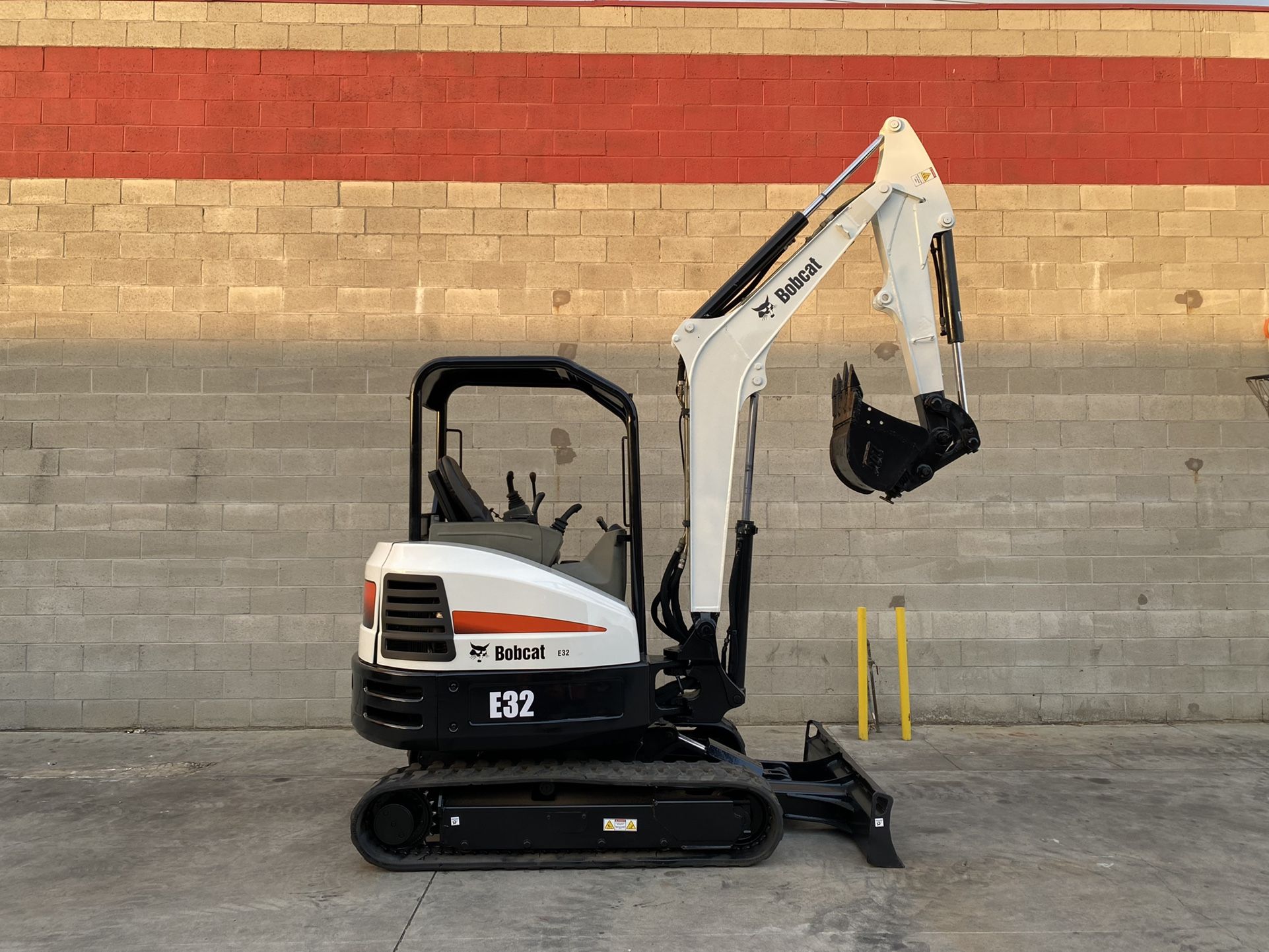 2015 Bobcat E32 Mini Excavator 