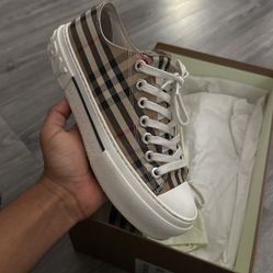 Burberry Low Top