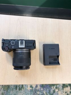 Canon R50V