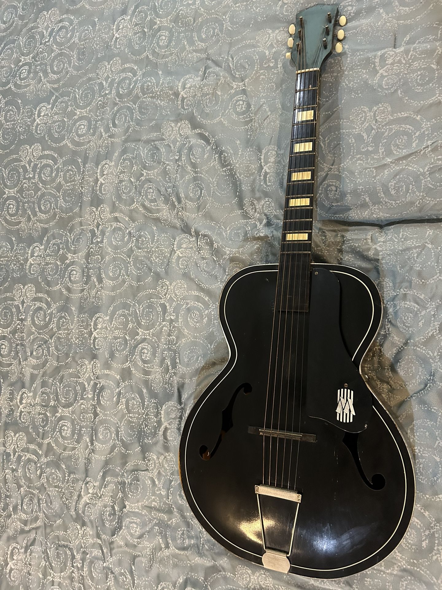 Silvertone Monterey Copy Guitar