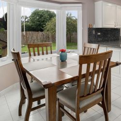 Table With 6 Chairs And Leaf