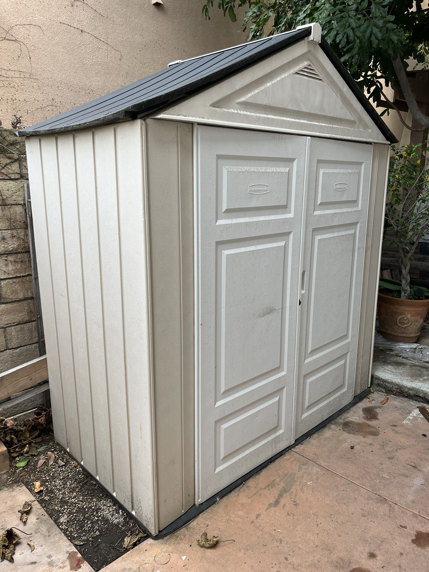 Rubbermaid shed 