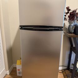 thompson medium fridge  