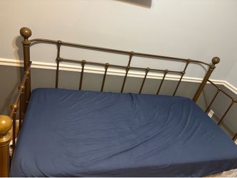 Daybed with trundle
