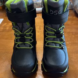 $5 DSG Snow Boots Size 3 (New)