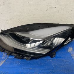 Headlight Left Tesla M3 2017 - 21