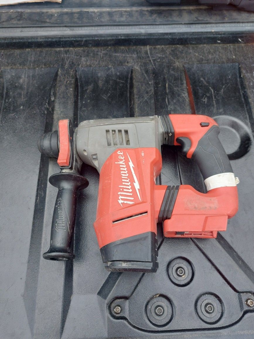 Milwaukee Roto Hammer 18v