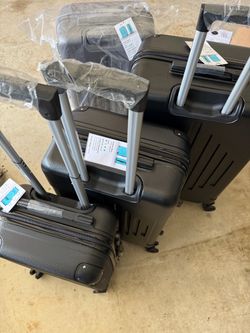 Black Hard Shell Luggage Set