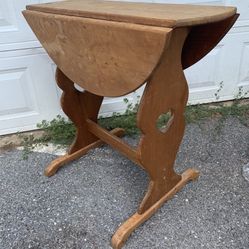 Early 20th Century English Oak Table With  Drop Leaf Top