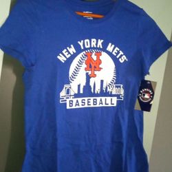 Chicago Bulls Hoodie womens or New York Mets T-shirt $4.99