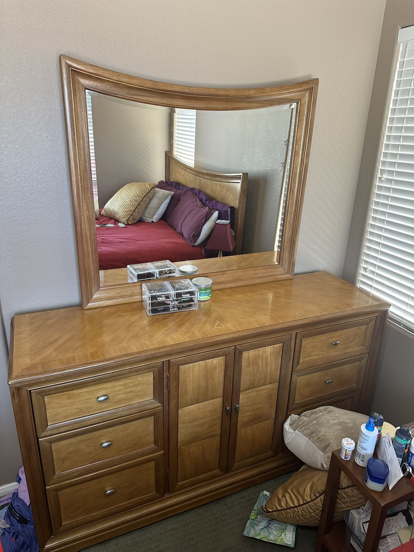 Thomasville Dresser And Mirror 