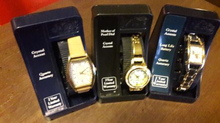 NEW Ladies Watches. $8 each need Battery