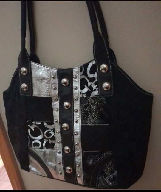 Gorgeous Guess-like Shoulder Bag