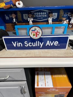 Dodgers Vin Scully street sign