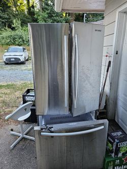 Samsung Fridge - Free. Come Pick Up