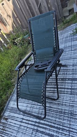 Zero gravity lounge chair