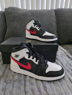 Air Jordan 1 Mid Chile Red