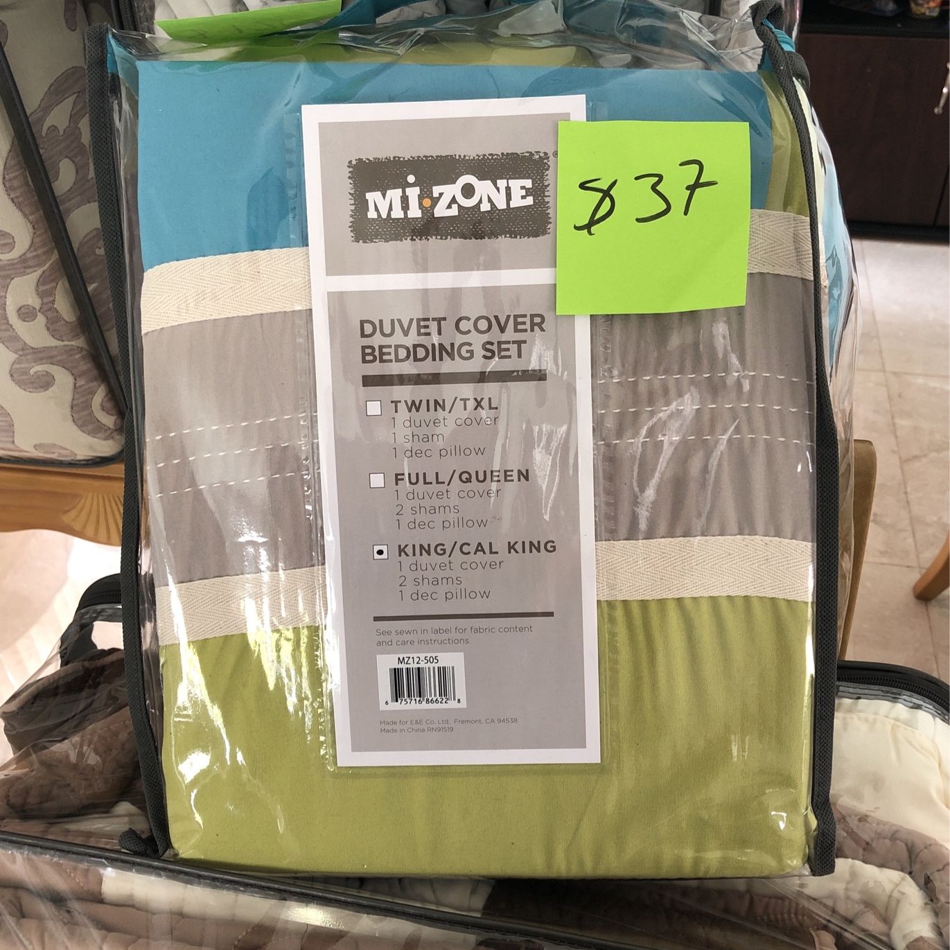 MI ZONE Duvet Modern Casual Vibrant Colorblock Design All Season Comforter Cover Teen Bedding, Boys Bedroom Décor, King/Cal King, Navy 4 Piece