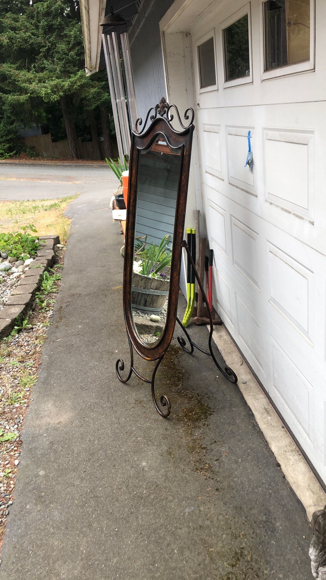 Mid-century style standing mirror princess Narnia