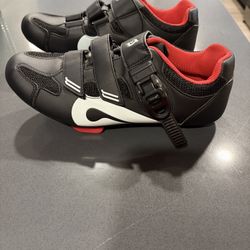 Pelaton bike shoes Size 9 Women’s 