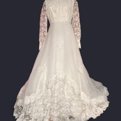 1960s Wedding Gown Beautiful Condition 