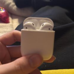 AirPods Gen2 Or 1 I’m Not Sure Got Them