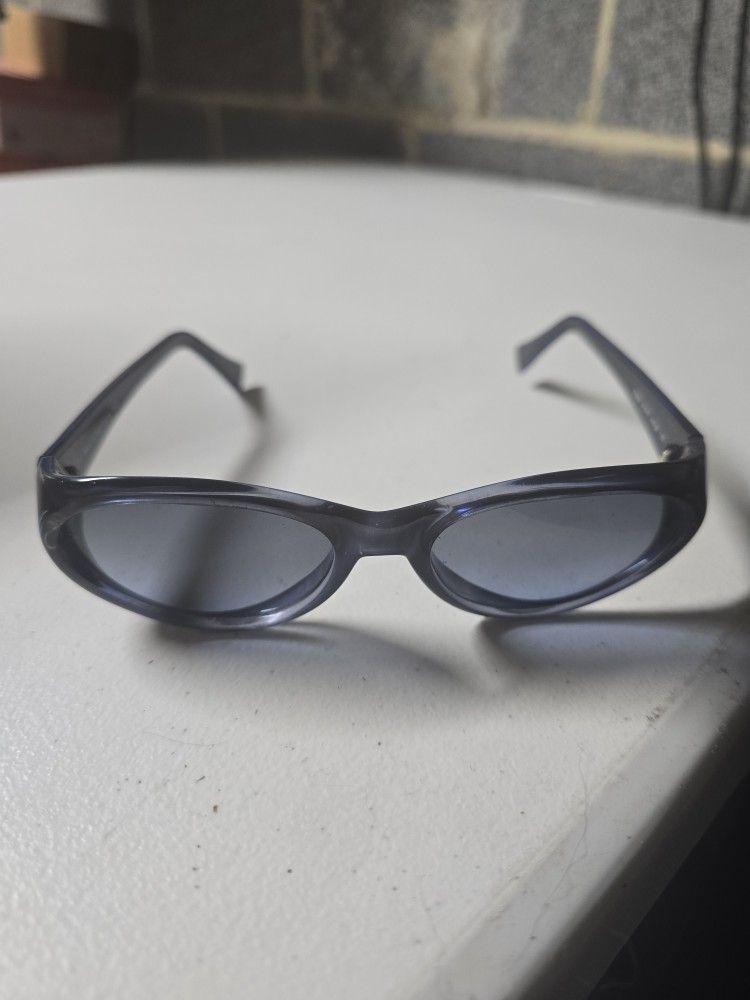 Authentic Fendi FS224 Designer Sunglasses – Made in Italy – Indigo Oval Y2K