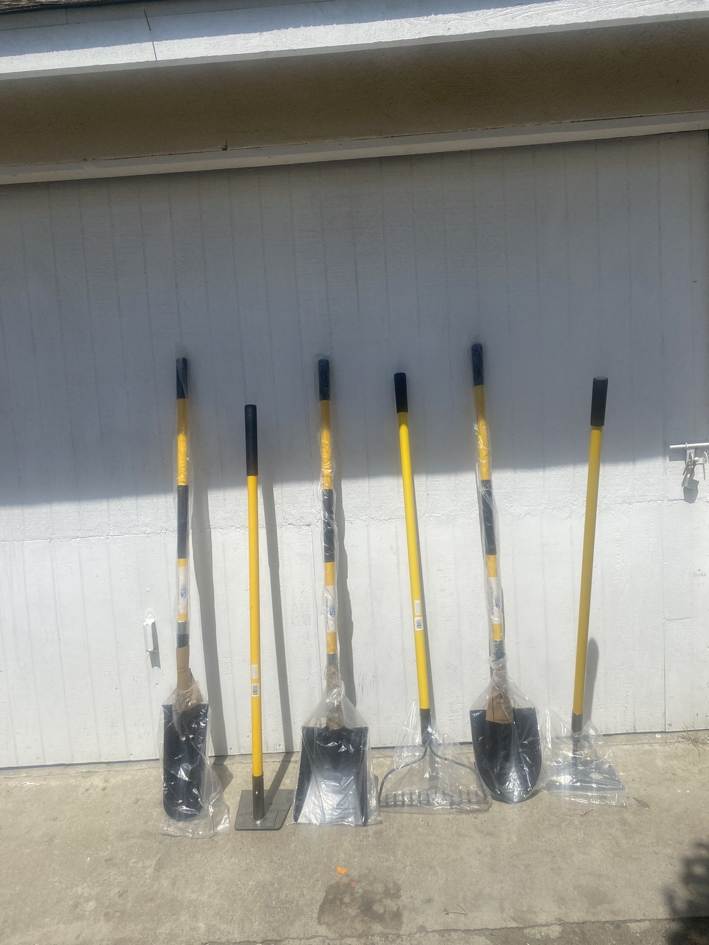 Azadon. Y Shovels rakes