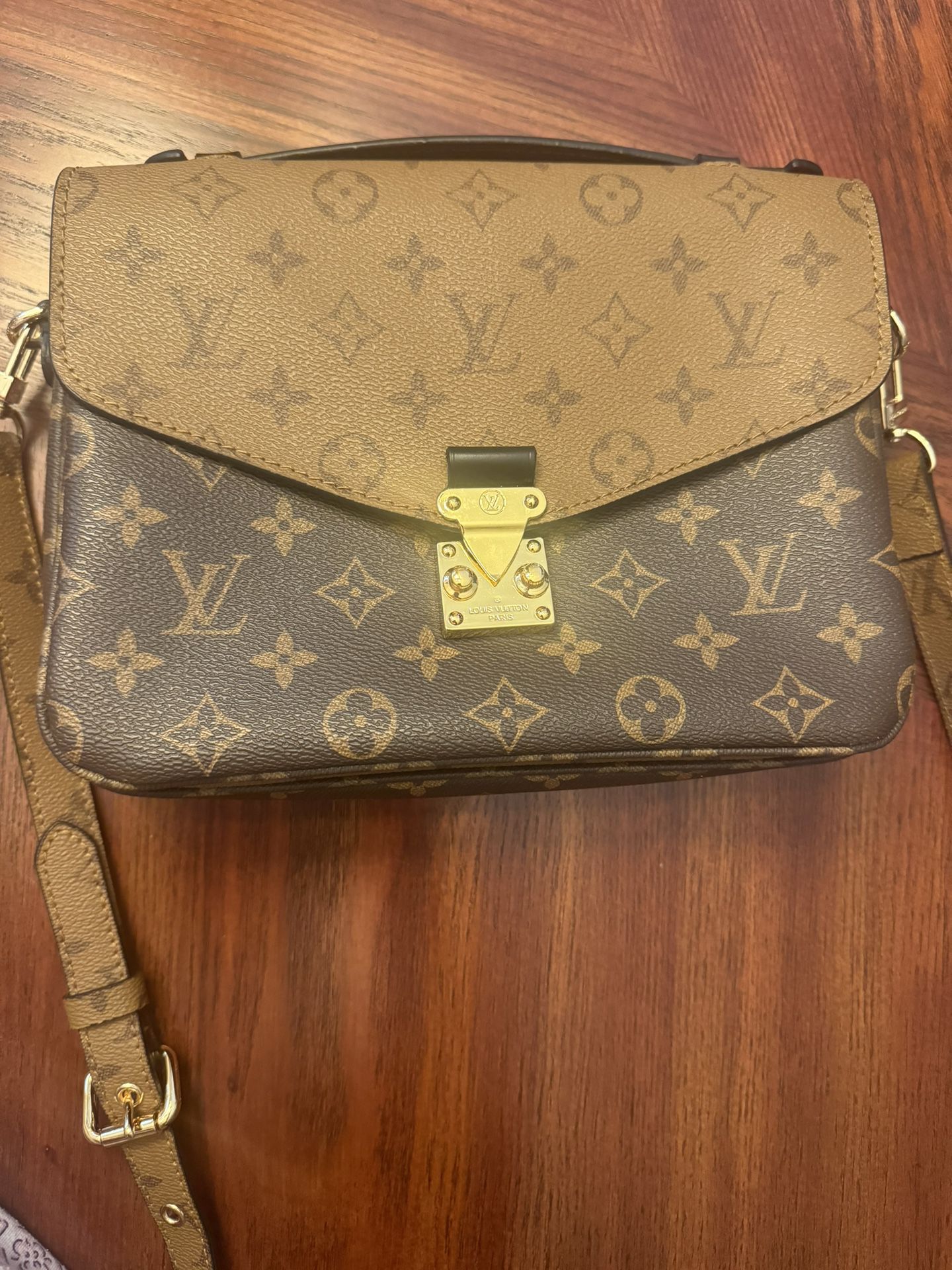 Louis Vuitton Hand/Cross bag 