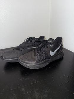 Nike Kyrie Triple Black Lows