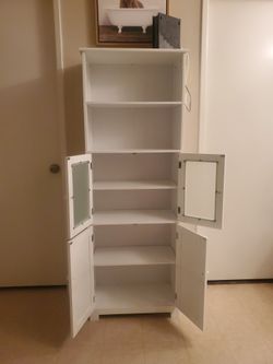Bathroom hutch