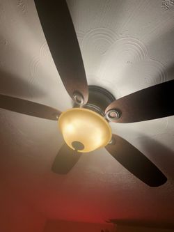 52 inch Harbor Breeze ceiling fan with remote/ dimmable