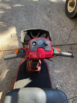 Maxima Quantum 3 Wheel Scooter