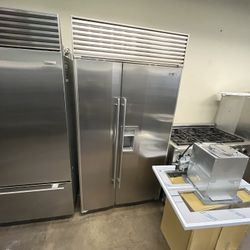 42” SUBZERO STAINLESS STEEL REFRIGERATOR WITH ICE AND WATER DISPENSER 