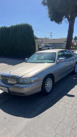 2004 Lincoln Town Car Executive