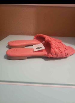 New womans size 10 Sandals