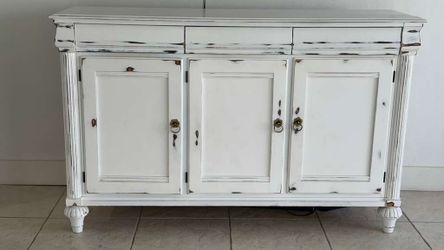 ⭐️ ETHAN ALLEN SOLID WOOD DISTRESSED WHITE SIDEBOARD / BUFFET / TV CONSOLE – MADE IN AMERICA ⭐️