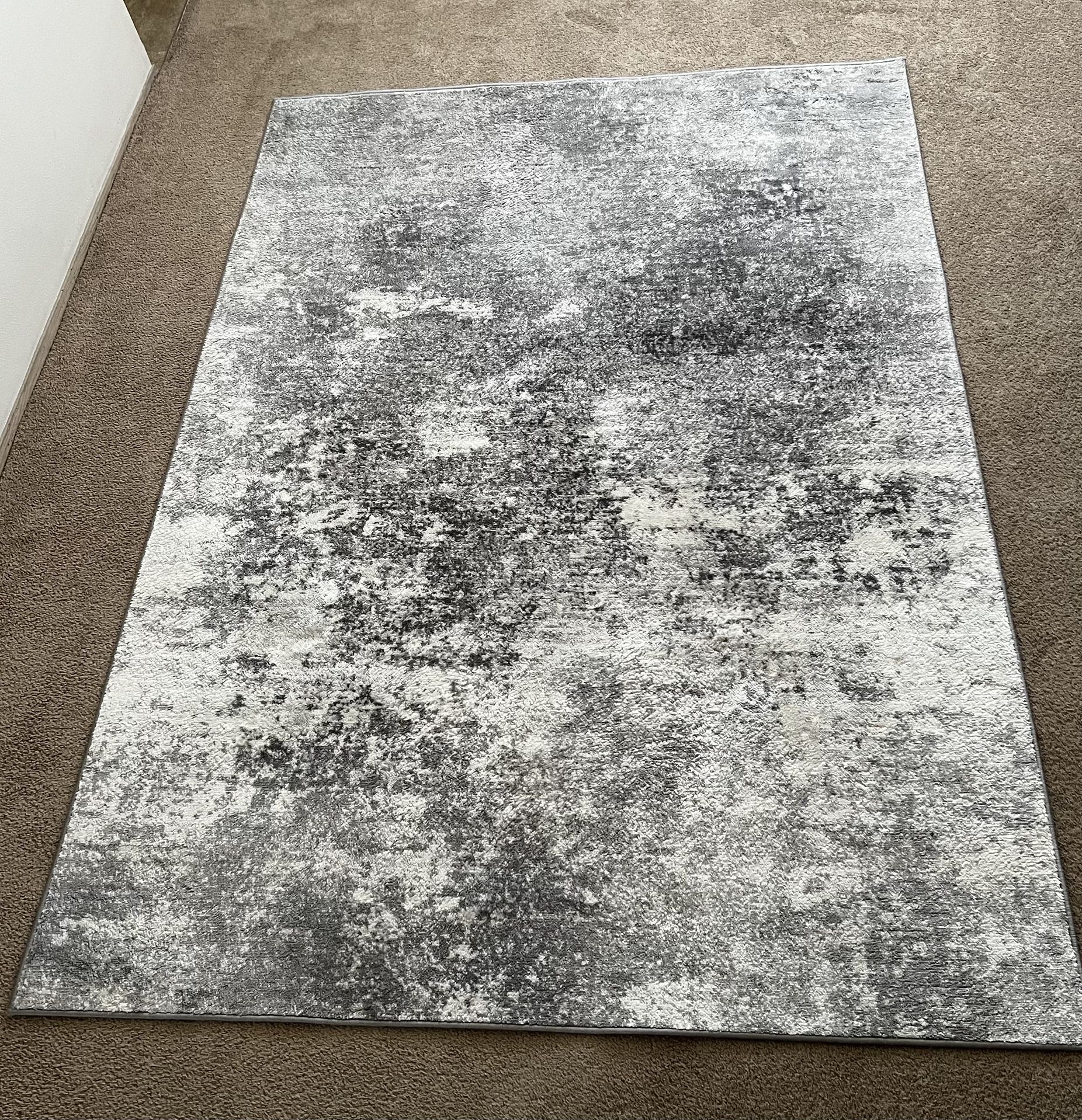 Area Rug 5.2x7.2 Feet gray Color Great Condition Pet Smoke Free House