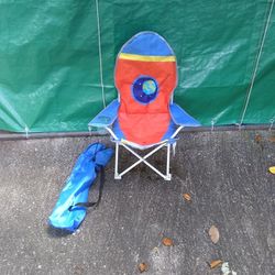 Children's Outdoor Lounge Chair W/Carry Bag.