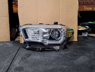 2016-2017-2018-2019-2020-2021-2022-2023 TOYOTA TACOMA LEFT HEADLIGHT OEM USED #11672