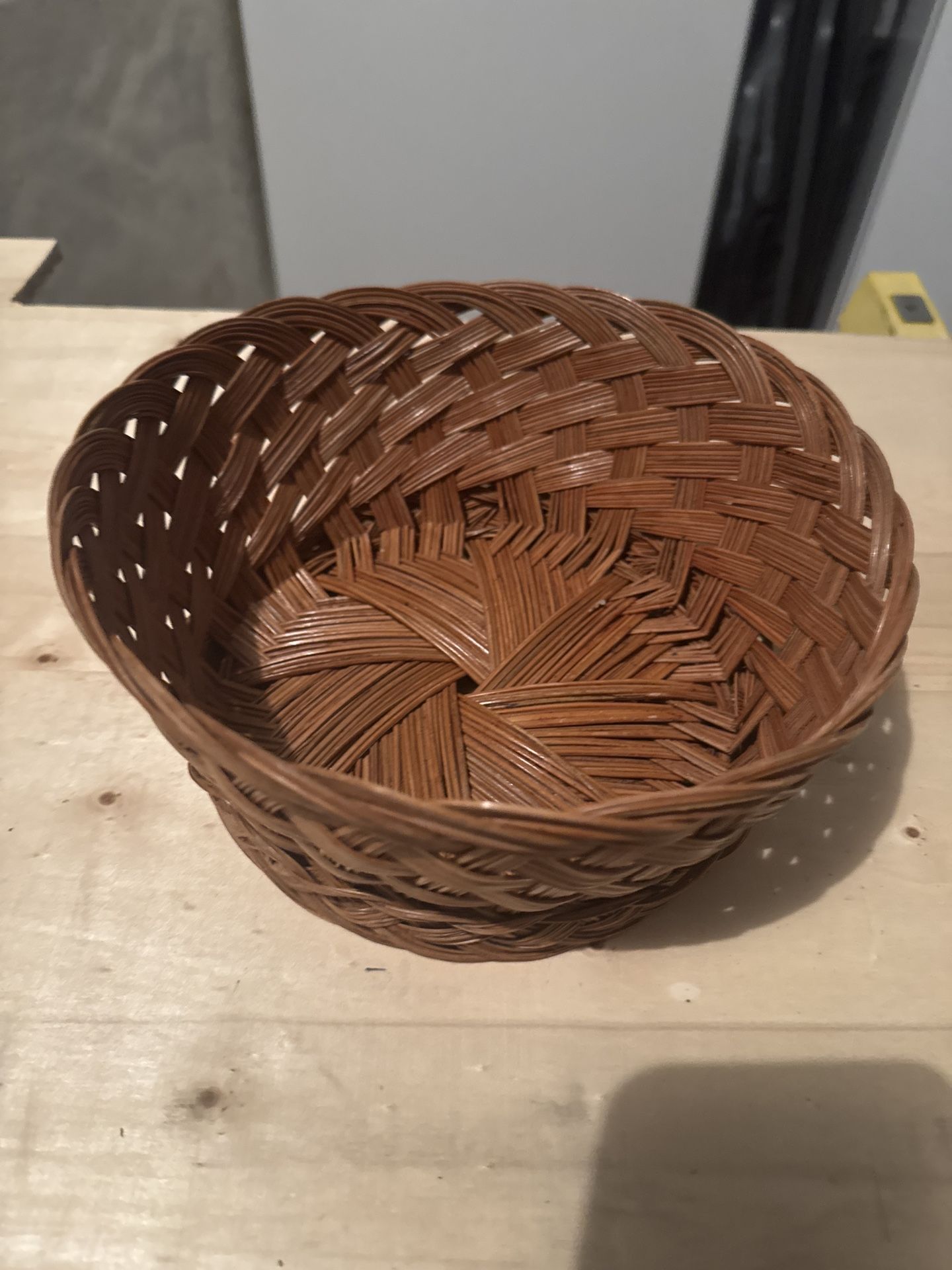 Woven Rattan-Style Basket – Great for Bread, Fruit, or Décor