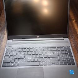 HP 250 G9 15.6" (12th Gen i3-1215U / 8GB / 238GB)
