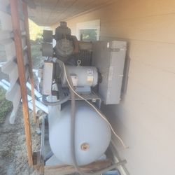 Air compressor. Ingersoll Rand 