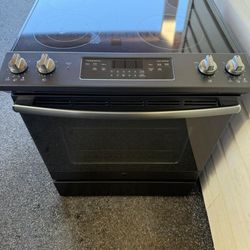 GE BLACK MATTE ELECTRIC STOVE